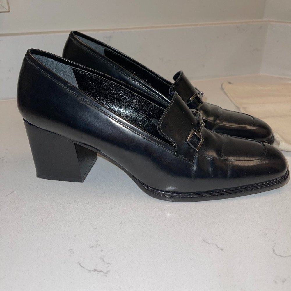 Gucci patent leather black loafers with heel